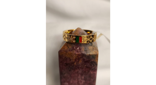 Gucci Size 10 gold tone logo ring