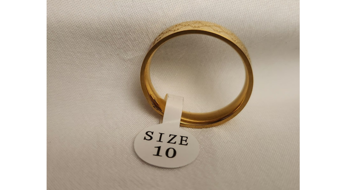 Gucci Size 10 gold tone logo ring