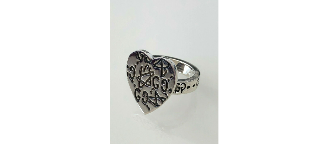 Vintage gucci heart ring