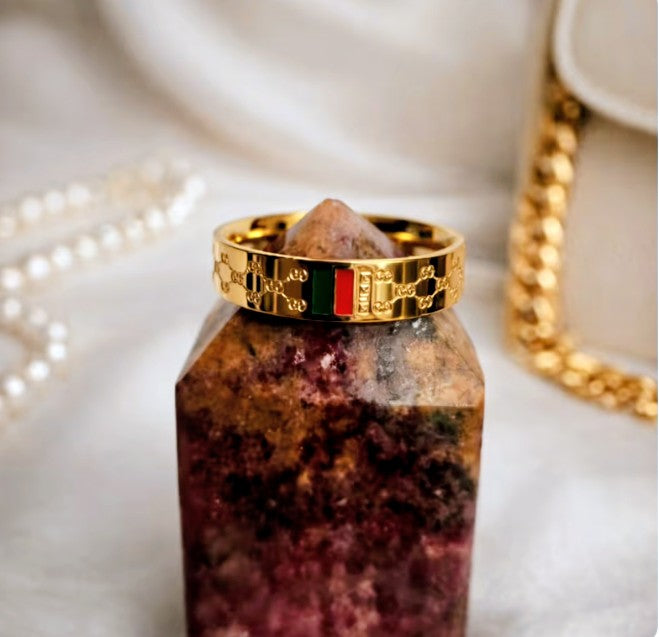 Gucci Size 10 gold tone logo ring